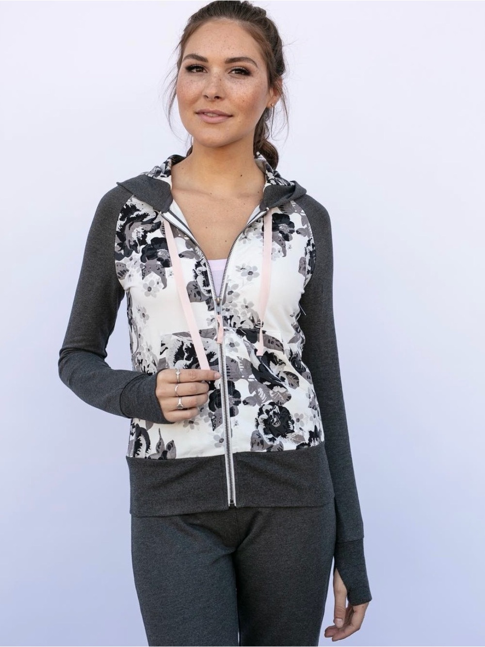 Evy’s Tree Black & White Allie Zip Up Floral Hoodie sz M/Medium Pink Ribbon Tie